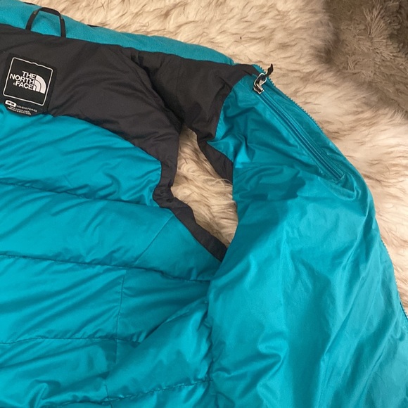 North Face Black Puffy Vest - Picture 4 of 7